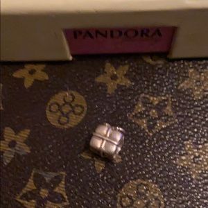 Pandora present charm